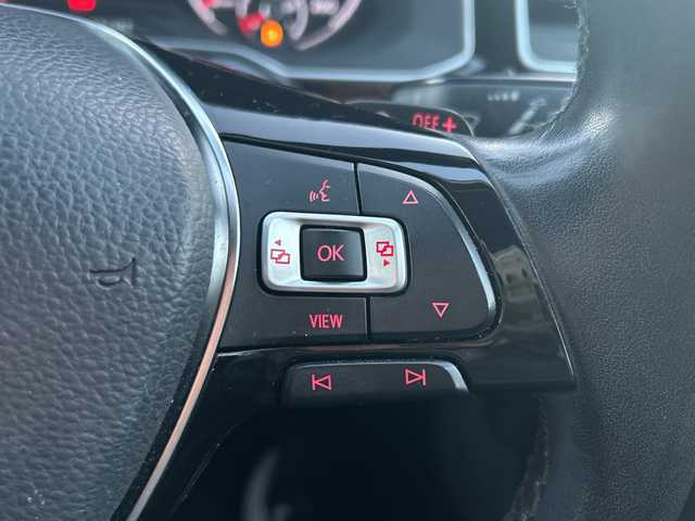 フォルクスワーゲン ポロ TSIハイライン 東京都 2018(平30)年 4.9万km ベージュ メモリーナビ/バックカメラ/フルセグテレビ/アクティブクルーズコントロール/プッシュスタート/ETC2.0/ドライブレコーダー/純正１６インチAW/取説書/保証書/スペアスマートキー/カラーナンバー：LD7L/（アイボリーシルバーメタリック）