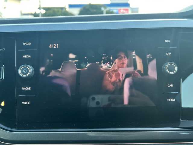 フォルクスワーゲン ポロ TSIハイライン 東京都 2018(平30)年 4.9万km ベージュ メモリーナビ/バックカメラ/フルセグテレビ/アクティブクルーズコントロール/プッシュスタート/ETC2.0/ドライブレコーダー/純正１６インチAW/取説書/保証書/スペアスマートキー/カラーナンバー：LD7L/（アイボリーシルバーメタリック）