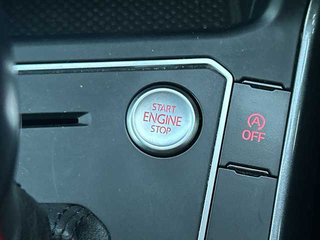 フォルクスワーゲン ポロ TSIハイライン 東京都 2018(平30)年 4.9万km ベージュ メモリーナビ/バックカメラ/フルセグテレビ/アクティブクルーズコントロール/プッシュスタート/ETC2.0/ドライブレコーダー/純正１６インチAW/取説書/保証書/スペアスマートキー/カラーナンバー：LD7L/（アイボリーシルバーメタリック）