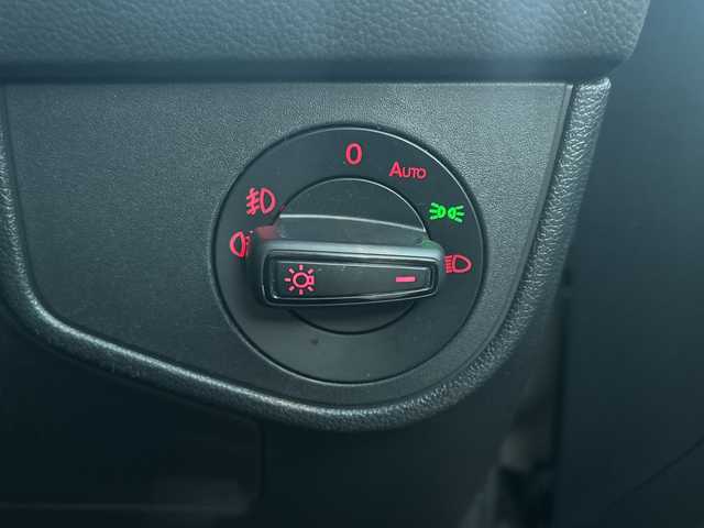 フォルクスワーゲン ポロ TSIハイライン 東京都 2018(平30)年 4.9万km ベージュ メモリーナビ/バックカメラ/フルセグテレビ/アクティブクルーズコントロール/プッシュスタート/ETC2.0/ドライブレコーダー/純正１６インチAW/取説書/保証書/スペアスマートキー/カラーナンバー：LD7L/（アイボリーシルバーメタリック）