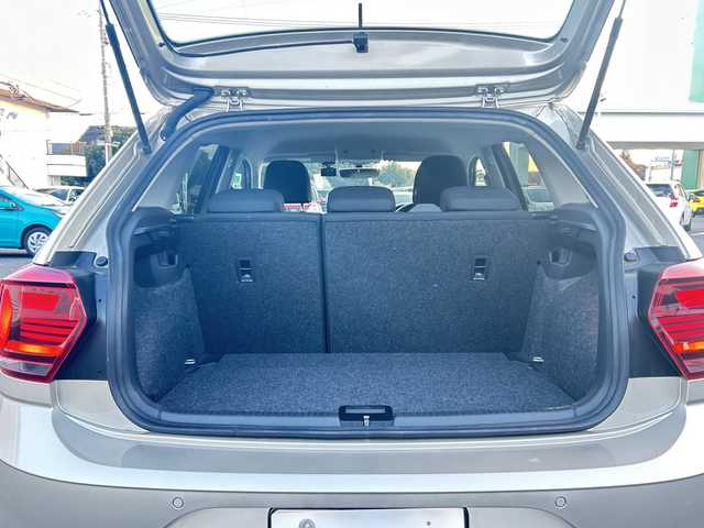 フォルクスワーゲン ポロ TSIハイライン 東京都 2018(平30)年 4.9万km ベージュ メモリーナビ/バックカメラ/フルセグテレビ/アクティブクルーズコントロール/プッシュスタート/ETC2.0/ドライブレコーダー/純正１６インチAW/取説書/保証書/スペアスマートキー/カラーナンバー：LD7L/（アイボリーシルバーメタリック）