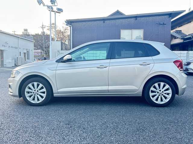 フォルクスワーゲン ポロ TSIハイライン 東京都 2018(平30)年 4.9万km ベージュ メモリーナビ/バックカメラ/フルセグテレビ/アクティブクルーズコントロール/プッシュスタート/ETC2.0/ドライブレコーダー/純正１６インチAW/取説書/保証書/スペアスマートキー/カラーナンバー：LD7L/（アイボリーシルバーメタリック）