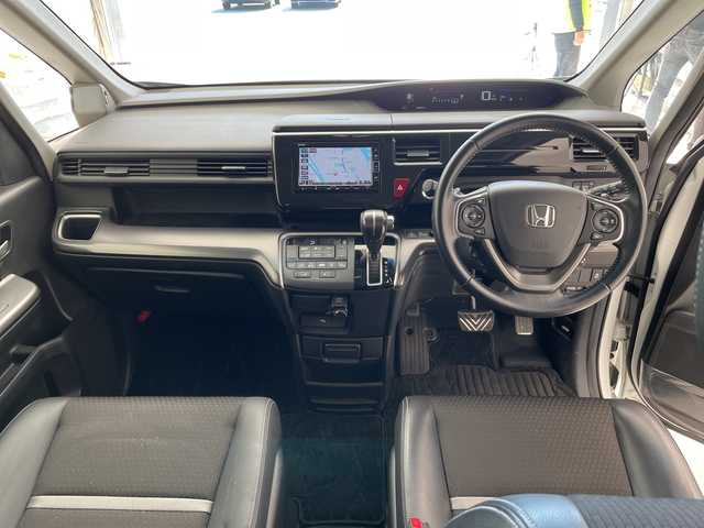 ホンダ ステップワゴン スパーダ クルスピセンシング 愛知県 2021(令3)年 2.5万km プラチナホワイトパール 純正ナビ/両側電動スライド/レーダークルーズコントロール/シートヒーター/バックカメラ/純正AW/ETC2.0/LEDヘッドライト/ステアリングヒーター/パドルシフト/リアオートエアコン/ステアリングスイッチ/スマートキー/プッシュスタート