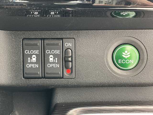 ホンダ ステップワゴン スパーダ クルスピセンシング 愛知県 2021(令3)年 2.5万km プラチナホワイトパール 純正ナビ/両側電動スライド/レーダークルーズコントロール/シートヒーター/バックカメラ/純正AW/ETC2.0/LEDヘッドライト/ステアリングヒーター/パドルシフト/リアオートエアコン/ステアリングスイッチ/スマートキー/プッシュスタート