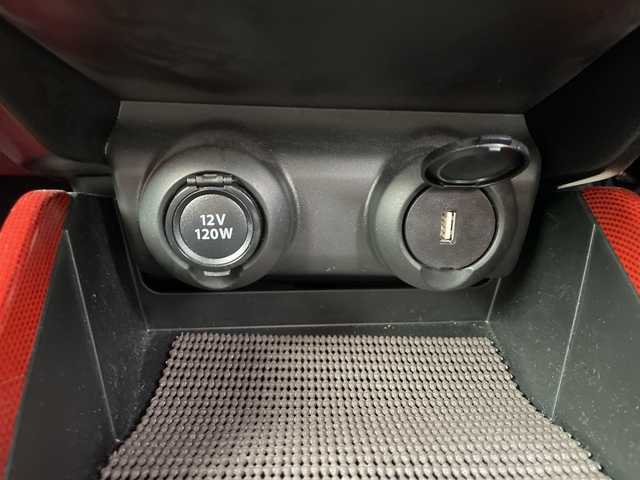 スズキ スイフト スポーツ 宮崎県 2023(令5)年 3万km プレミアムシルバーメタリック ＳＤナビ　Ｂｌｕｅｔｏｏｔｈ　全方位カメラ　フルセグＴＶ　シートヒーター　ＢＳＭ　ＥＴＣ　ＵＳＢ入力端子　ＣＤチェンジャー　コーナーセンサー　プッシュスタート　レーダークルーズコントロール