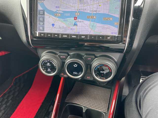 スズキ スイフト スポーツ 宮崎県 2023(令5)年 3万km プレミアムシルバーメタリック ＳＤナビ　Ｂｌｕｅｔｏｏｔｈ　全方位カメラ　フルセグＴＶ　シートヒーター　ＢＳＭ　ＥＴＣ　ＵＳＢ入力端子　ＣＤチェンジャー　コーナーセンサー　プッシュスタート　レーダークルーズコントロール