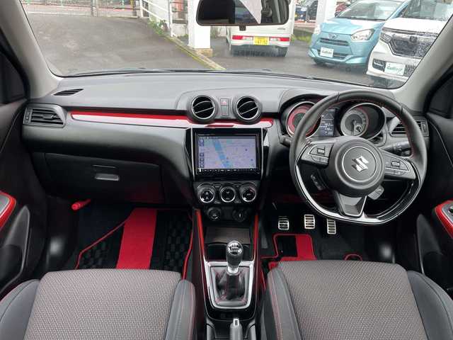 スズキ スイフト スポーツ 宮崎県 2023(令5)年 3万km プレミアムシルバーメタリック ＳＤナビ　Ｂｌｕｅｔｏｏｔｈ　全方位カメラ　フルセグＴＶ　シートヒーター　ＢＳＭ　ＥＴＣ　ＵＳＢ入力端子　ＣＤチェンジャー　コーナーセンサー　プッシュスタート　レーダークルーズコントロール