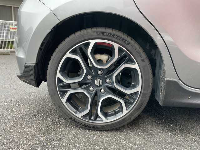 スズキ スイフト スポーツ 宮崎県 2023(令5)年 3万km プレミアムシルバーメタリック ＳＤナビ　Ｂｌｕｅｔｏｏｔｈ　全方位カメラ　フルセグＴＶ　シートヒーター　ＢＳＭ　ＥＴＣ　ＵＳＢ入力端子　ＣＤチェンジャー　コーナーセンサー　プッシュスタート　レーダークルーズコントロール