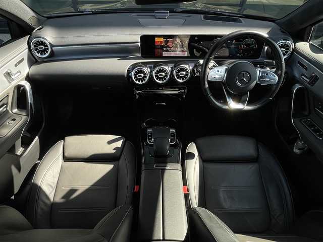 メルセデス・ベンツ Ａ２００ｄ AMGライン 石川県 2019(令1)年 3.2万km コスモスブラック 純正メモリナビ/（BT/FM/AM/フルセグTV）/全周囲カメラ/ステアリングスイッチ/パドルシフト/パワーシート/黒レザーシート/シートメモリー/サンルーフ/前後ドライブレコーダー/ブルメスタープレミアム/ヘッドアップディスプレイ/ブラインドスポットモニター/電格ミラー/ETC
