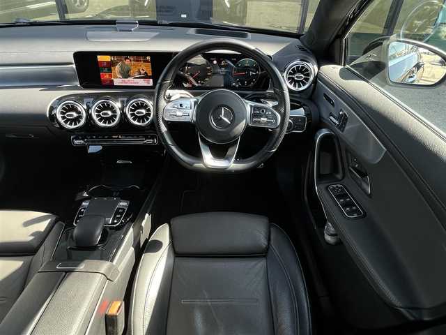 メルセデス・ベンツ Ａ２００ｄ AMGライン 石川県 2019(令1)年 3.2万km コスモスブラック 純正メモリナビ/（BT/FM/AM/フルセグTV）/全周囲カメラ/ステアリングスイッチ/パドルシフト/パワーシート/黒レザーシート/シートメモリー/サンルーフ/前後ドライブレコーダー/ブルメスタープレミアム/ヘッドアップディスプレイ/ブラインドスポットモニター/電格ミラー/ETC
