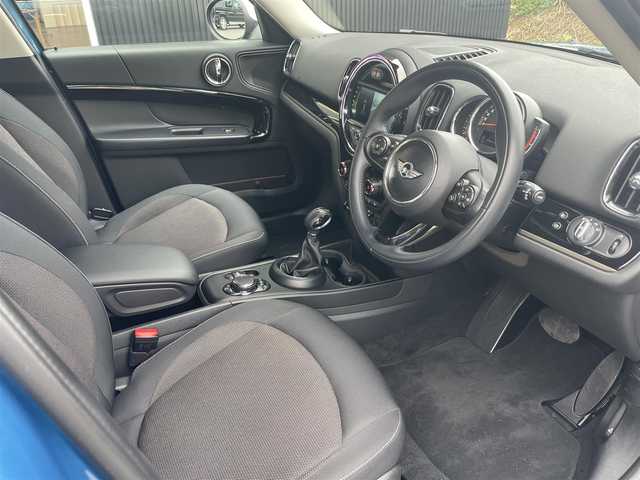 ＭＩＮＩ ミニ クロスオーバー クーパー D 福岡県 2018(平30)年 6.4万km アイランドブルー アダプティブ・クルーズ・コントロール/インテリジェントセーフティー/シートヒーター/パワーバックドア/純正ナビ/バックカメラ/Ｂｌｕｅｔｏｏｔｈ　/ＬＥＤヘッドライト/オートライト/フロント／リアフォグランプ/オートワイパー/純正１７インチアルミホイール/ミラー一体型ＥＴＣ