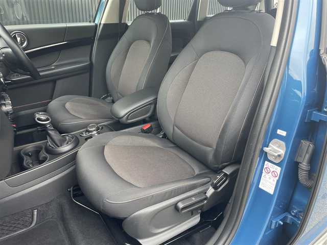 ＭＩＮＩ ミニ クロスオーバー クーパー D 福岡県 2018(平30)年 6.4万km アイランドブルー アダプティブ・クルーズ・コントロール/インテリジェントセーフティー/シートヒーター/パワーバックドア/純正ナビ/バックカメラ/Ｂｌｕｅｔｏｏｔｈ　/ＬＥＤヘッドライト/オートライト/フロント／リアフォグランプ/オートワイパー/純正１７インチアルミホイール/ミラー一体型ＥＴＣ