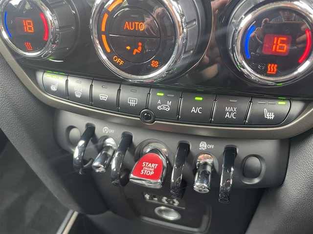 ＭＩＮＩ ミニ クロスオーバー クーパー D 福岡県 2018(平30)年 6.4万km アイランドブルー アダプティブ・クルーズ・コントロール/インテリジェントセーフティー/シートヒーター/パワーバックドア/純正ナビ/バックカメラ/Ｂｌｕｅｔｏｏｔｈ　/ＬＥＤヘッドライト/オートライト/フロント／リアフォグランプ/オートワイパー/純正１７インチアルミホイール/ミラー一体型ＥＴＣ