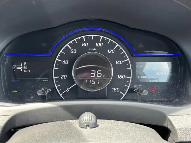 日産 ノート e－パワー X 宮城県 2016(平28)年 4.1万km プレミアムコロナオレンジ 登録時走行距離40564km/純正SDナビ（FM/AM・フルセグ・BT・CD/DVD/Blu-ray）/アラウンドビューモニター/衝突軽減ブレーキ/レーンキープアシスト/コーナーセンサー（前後）/プッシュスタート/デジタルインナーミラー/LEDライト/ETC/ウインカーミラー/純正ホイールカバー