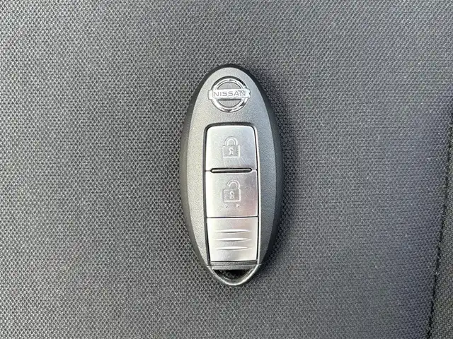 日産 ノート e－パワー X 宮城県 2016(平28)年 4.1万km プレミアムコロナオレンジ 登録時走行距離40564km/純正SDナビ（FM/AM・フルセグ・BT・CD/DVD/Blu-ray）/アラウンドビューモニター/衝突軽減ブレーキ/レーンキープアシスト/コーナーセンサー（前後）/プッシュスタート/デジタルインナーミラー/LEDライト/ETC/ウインカーミラー/純正ホイールカバー