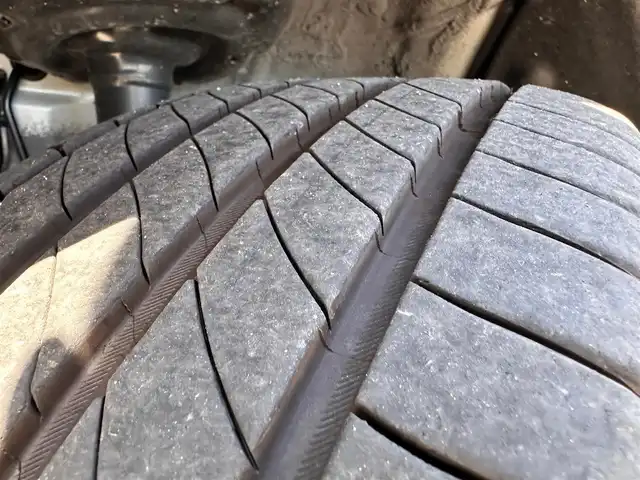 トヨタ カローラ クロス ハイブリッド Z 宮城県 2024(令6)年 0.8万km プラチナホワイトパールマイカ セーフティセンス/・プリクラッシュセーフティ/・レーントレーシングアシスト/・レーンディパーチャーアラート/・レーダークルーズコントロール/・オートマチックハイビーム/・ロードサインアシスト/・ドライバー異常時対応システム/・プロアクティブドライビングアシスト/・発進遅れ告知機能/パーキングサポートブレーキ（前後方静止物）/8インチディスプレイオーディオ/・Bluetooth/・フルセグTV/・AppleCarPlay/AndroidAuto/バックカメラ/ビルトインETC/ハンズフリーパワーバックドア/ハーフレザーシート/運転席パワーシート/シートヒーター/革巻きステアリング/ステアリングスイッチ/電動パーキングブレーキ/ブレーキホールド/LEDヘッドランプ/LEDシーケンシャルターンランプ/LEDデイタイムランニングランプ/フォグランプ/オートライト/スマートキー＆プッシュスタート/電動格納ミラー/純正18インチAW/フロアマット/W/サイド/カーテンエアバッグ