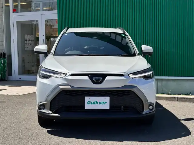 トヨタ カローラ クロス ハイブリッド Z 宮城県 2024(令6)年 0.8万km プラチナホワイトパールマイカ セーフティセンス/・プリクラッシュセーフティ/・レーントレーシングアシスト/・レーンディパーチャーアラート/・レーダークルーズコントロール/・オートマチックハイビーム/・ロードサインアシスト/・ドライバー異常時対応システム/・プロアクティブドライビングアシスト/・発進遅れ告知機能/パーキングサポートブレーキ（前後方静止物）/8インチディスプレイオーディオ/・Bluetooth/・フルセグTV/・AppleCarPlay/AndroidAuto/バックカメラ/ビルトインETC/ハンズフリーパワーバックドア/ハーフレザーシート/運転席パワーシート/シートヒーター/革巻きステアリング/ステアリングスイッチ/電動パーキングブレーキ/ブレーキホールド/LEDヘッドランプ/LEDシーケンシャルターンランプ/LEDデイタイムランニングランプ/フォグランプ/オートライト/スマートキー＆プッシュスタート/電動格納ミラー/純正18インチAW/フロアマット/W/サイド/カーテンエアバッグ