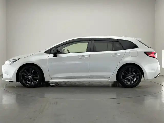 トヨタ カローラツーリング ハイブリッド ダブルバイビー 愛知県 2022(令4)年 3.2万km プラチナホワイトパールマイカ 純正１０．５型ナビ　バックカメラ　フルセグＴＶ　ミラキャスト　セーフティセンス　衝突軽減　追従クルコン　ＬＥＤオートライト　黒ハーフレザー　ＥＴＣ２．０　フォグ　プッシュスタート　コーナーセンサー　スマートキー　オートハイビーム　前後コーナーセンサー　電子パーキング　ブレーキホールド