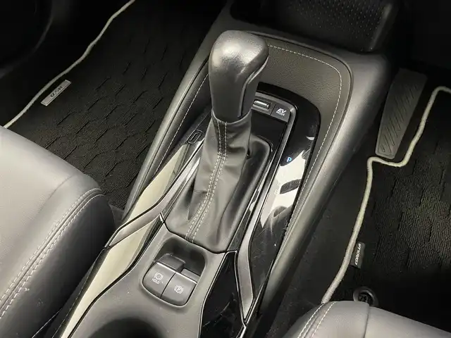 トヨタ カローラツーリング ハイブリッド ダブルバイビー 愛知県 2022(令4)年 3.2万km プラチナホワイトパールマイカ 純正１０．５型ナビ　バックカメラ　フルセグＴＶ　ミラキャスト　セーフティセンス　衝突軽減　追従クルコン　ＬＥＤオートライト　黒ハーフレザー　ＥＴＣ２．０　フォグ　プッシュスタート　コーナーセンサー　スマートキー　オートハイビーム　前後コーナーセンサー　電子パーキング　ブレーキホールド