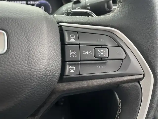 クライスラー・ジープ ジープ グランドチェロキーＬ リミテッド 東京都 2023(令5)年 1.5万km ブライトホワイト 純正ナビ/DTV/360°カメラ/黒レザーシート/シートヒーター/シートベンチレーション/ヘッドアップディスプレイ/パワーバックドア/デジタルインナーミラー/GPSレーダー探知機/スマートキー/純正USB/AUX/Bluetooth/AppleCarPlayAndroidAuto/アダプティブクルーズコントロール/ブラインドスポットモニター/ALM/パークセンス/TVキャンセラー/前後ドライブレコーダー/ヒルディセントコントロール