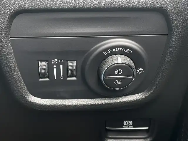 クライスラー・ジープ ジープ グランドチェロキーＬ リミテッド 東京都 2023(令5)年 1.5万km ブライトホワイト 純正ナビ/DTV/360°カメラ/黒レザーシート/シートヒーター/シートベンチレーション/ヘッドアップディスプレイ/パワーバックドア/デジタルインナーミラー/GPSレーダー探知機/スマートキー/純正USB/AUX/Bluetooth/AppleCarPlayAndroidAuto/アダプティブクルーズコントロール/ブラインドスポットモニター/ALM/パークセンス/TVキャンセラー/前後ドライブレコーダー/ヒルディセントコントロール