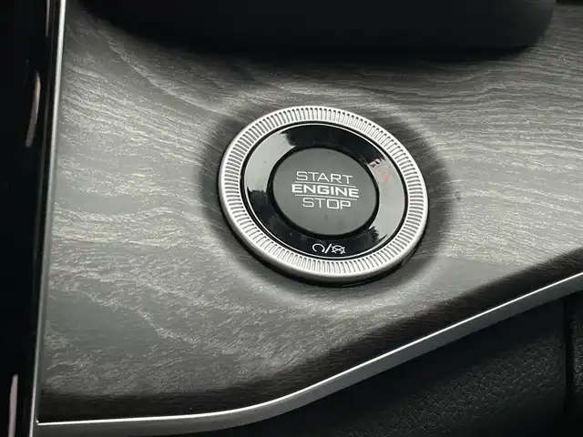 クライスラー・ジープ ジープ グランドチェロキーＬ リミテッド 東京都 2023(令5)年 1.5万km ブライトホワイト 純正ナビ/DTV/360°カメラ/黒レザーシート/シートヒーター/シートベンチレーション/ヘッドアップディスプレイ/パワーバックドア/デジタルインナーミラー/GPSレーダー探知機/スマートキー/純正USB/AUX/Bluetooth/AppleCarPlayAndroidAuto/アダプティブクルーズコントロール/ブラインドスポットモニター/ALM/パークセンス/TVキャンセラー/前後ドライブレコーダー/ヒルディセントコントロール