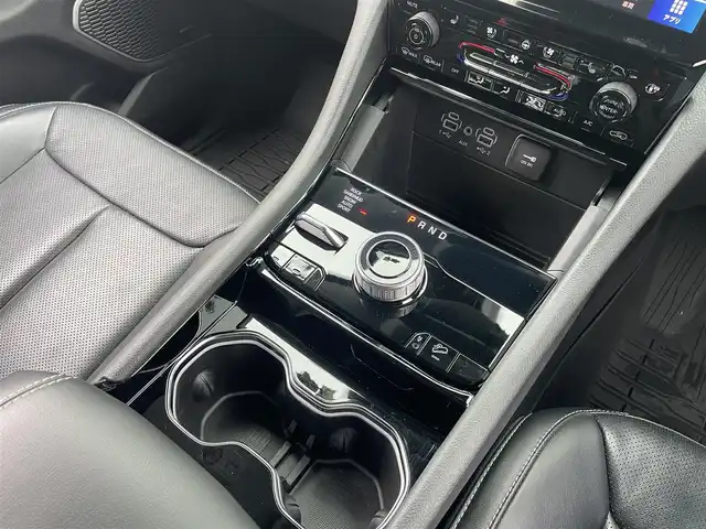 クライスラー・ジープ ジープ グランドチェロキーＬ リミテッド 東京都 2023(令5)年 1.5万km ブライトホワイト 純正ナビ/DTV/360°カメラ/黒レザーシート/シートヒーター/シートベンチレーション/ヘッドアップディスプレイ/パワーバックドア/デジタルインナーミラー/GPSレーダー探知機/スマートキー/純正USB/AUX/Bluetooth/AppleCarPlayAndroidAuto/アダプティブクルーズコントロール/ブラインドスポットモニター/ALM/パークセンス/TVキャンセラー/前後ドライブレコーダー/ヒルディセントコントロール