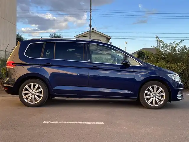 フォルクスワーゲン ゴルフ トゥーラン TSI ハイライン 東京都 2017(平29)年 6.3万km 青 純正ナビ /バックカメラ/クルーズコントロール/前後ドライブレコーダー/MTモード付AT/ETC/レーンアシスト/フロントアシスト/歩行者モニタリング/アイドリングストップ/シートヒーター /USB入力端子/オートライト/SRSエアバッグ（運転席/助手席/サイド）/純正フロアマット/純正アルミホイール