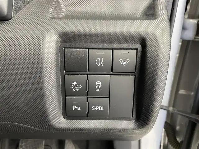 トヨタ ライズ Z 富山県 2022(令4)年 2.7万km スムースグレーマイカメタリック/ブラック2トーン 純正ディスプレイオーディオ/フルセグTV/Bluetooth/HDMI/バックカメラ/ETC/レーダークルーズコントロール/シートヒーター/前後コーナーセンサー/衝突被害軽減ブレーキ/レーンキープアシスト/LEDオートライト/純正17インチアルミ/純正フロアマット/純正ドアバイザー/スマートキー/スペアキー/保証書/取扱説明書