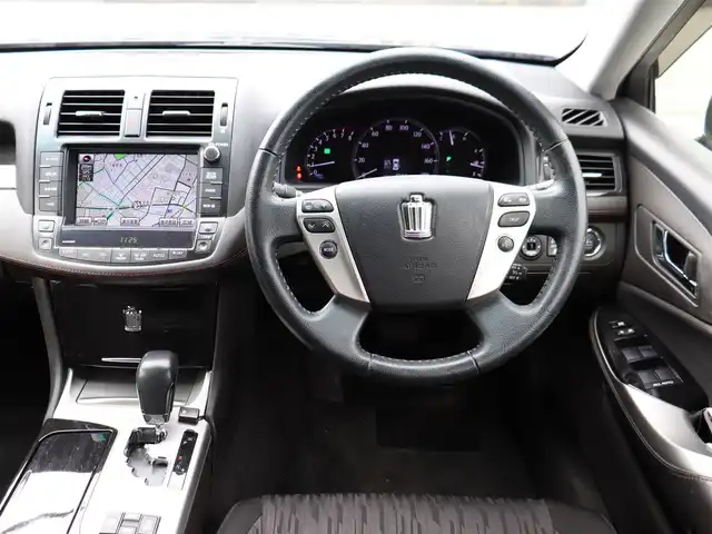 トヨタ クラウン アスリート 神奈川県 2013(平25)年 11.7万km ブラック 純正ナビ/フルセグＴＶ/ＴＶキャンセラー/バックカメラ/ＥＴＣ　/前席パワーシート/トランククローザー/キーレス＆プッシュスタート/キセノンヘッドライト/フォグライト/スペアスマートキー/保証書/取説(車両・ナビ）/記録簿（H26.28.30.R2.4.6)