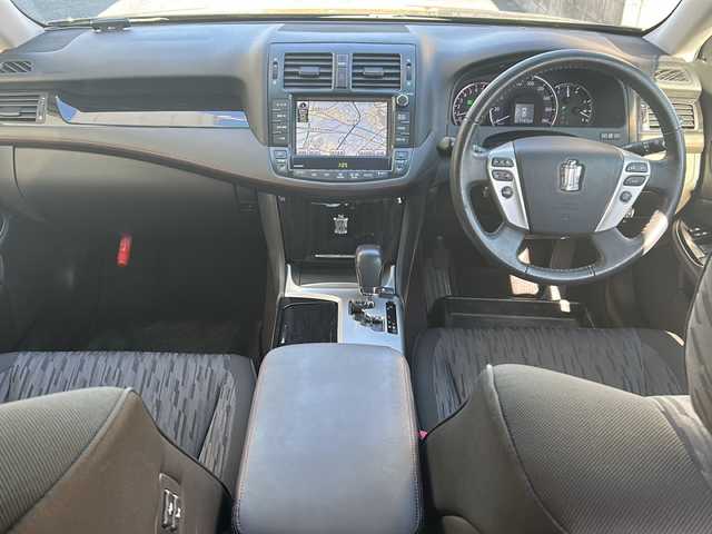 トヨタ クラウン アスリート 埼玉県 2013(平25)年 11.7万km ブラック (株)IDOMが運営する【じしゃロン熊谷店】の自社ローン専用車両になりますこちらは現金またはオートローンご利用時の価格です。自社ローンご希望の方は別途その旨お申付け下さい/純正HDDナビ/　CD/DVD/DTV/Bluetooth/USB/バックカメラ/ビルトインＥＴＣ　/前席パワーシート/純正フロアマット/クルーズコントロール