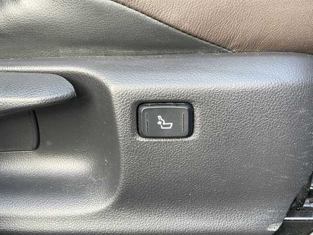 トヨタ Ｃ－ＨＲ G 岩手県 2017(平29)年 7.7万km ブラックマイカ モデリスタフルエアロ　純正ナビ　バックカメラ　Ｂｌｕｅｔｏｏｔｈ　ＤＶＤ再生　ＵＳＢ接続　フルセグ　ハーフレザーシートヒーター　純正１８ＡＷ　コーナーセンサー　Ｆフォグ　ＥＴＣ　オートハイビーム