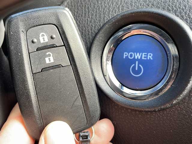 トヨタ Ｃ－ＨＲ G 岩手県 2017(平29)年 7.7万km ブラックマイカ モデリスタフルエアロ　純正ナビ　バックカメラ　Ｂｌｕｅｔｏｏｔｈ　ＤＶＤ再生　ＵＳＢ接続　フルセグ　ハーフレザーシートヒーター　純正１８ＡＷ　コーナーセンサー　Ｆフォグ　ＥＴＣ　オートハイビーム