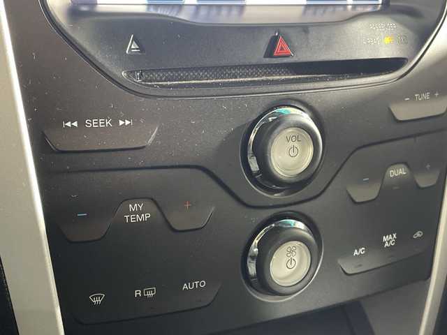 フォード エクスプローラー XLT エコブースト エクスクルーシブ 福岡県 2014(平26)年 7.6万km 白 純正メーカーナビ(CD/DVD/Bluetooth接続/iPod) 車外カメラ(前/後/右サイド) フルセグTV ブラインドスポットモニター クルーズコントロール 後方コーナーセンサー ルーフレール 前方ドライブレコーダー ガラスルーフ ビルトインETC スペアキー 記録簿 4WD 左ハンドル