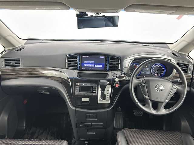 日産 エルグランド 250ハイウェイスターS 熊本県 2018(平30)年 5.4万km ブリリアントホワイトパール 純正ナビ/・フルセグTV/CD/DVD/SD/BT/・バックカメラ/フリップダウンモニター/クルーズコントロール/片側パワースライドドア/ビルトインETC/ハーフレザーシート/後席オットマン/オートライト/HIDヘッドライト/フォグランプ/スマートキー/スペアキー