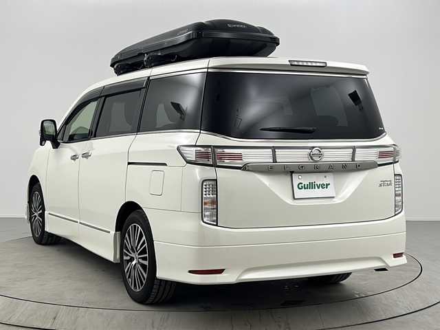 日産 エルグランド 250ハイウェイスターS 熊本県 2018(平30)年 5.4万km ブリリアントホワイトパール 純正ナビ/・フルセグTV/CD/DVD/SD/BT/・バックカメラ/フリップダウンモニター/クルーズコントロール/片側パワースライドドア/ビルトインETC/ハーフレザーシート/後席オットマン/オートライト/HIDヘッドライト/フォグランプ/スマートキー/スペアキー