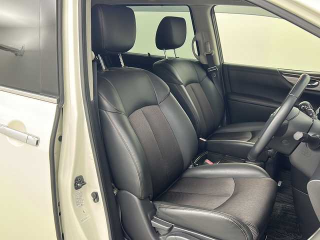 日産 エルグランド 250ハイウェイスターS 熊本県 2018(平30)年 5.4万km ブリリアントホワイトパール 純正ナビ/・フルセグTV/CD/DVD/SD/BT/・バックカメラ/フリップダウンモニター/クルーズコントロール/片側パワースライドドア/ビルトインETC/ハーフレザーシート/後席オットマン/オートライト/HIDヘッドライト/フォグランプ/スマートキー/スペアキー