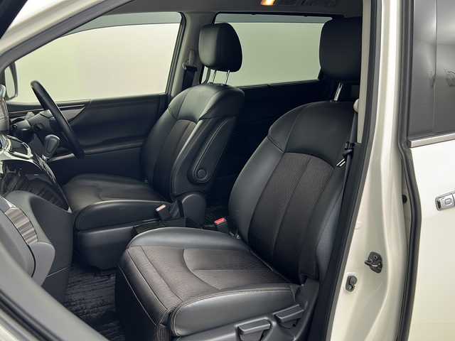 日産 エルグランド 250ハイウェイスターS 熊本県 2018(平30)年 5.4万km ブリリアントホワイトパール 純正ナビ/・フルセグTV/CD/DVD/SD/BT/・バックカメラ/フリップダウンモニター/クルーズコントロール/片側パワースライドドア/ビルトインETC/ハーフレザーシート/後席オットマン/オートライト/HIDヘッドライト/フォグランプ/スマートキー/スペアキー