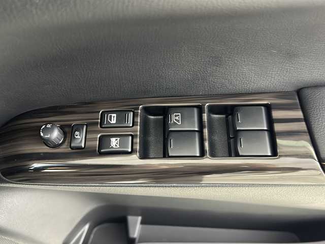 日産 エルグランド 250ハイウェイスターS 熊本県 2018(平30)年 5.4万km ブリリアントホワイトパール 純正ナビ/・フルセグTV/CD/DVD/SD/BT/・バックカメラ/フリップダウンモニター/クルーズコントロール/片側パワースライドドア/ビルトインETC/ハーフレザーシート/後席オットマン/オートライト/HIDヘッドライト/フォグランプ/スマートキー/スペアキー