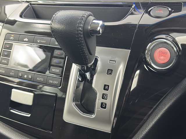 日産 エルグランド 250ハイウェイスターS 熊本県 2018(平30)年 5.4万km ブリリアントホワイトパール 純正ナビ/・フルセグTV/CD/DVD/SD/BT/・バックカメラ/フリップダウンモニター/クルーズコントロール/片側パワースライドドア/ビルトインETC/ハーフレザーシート/後席オットマン/オートライト/HIDヘッドライト/フォグランプ/スマートキー/スペアキー