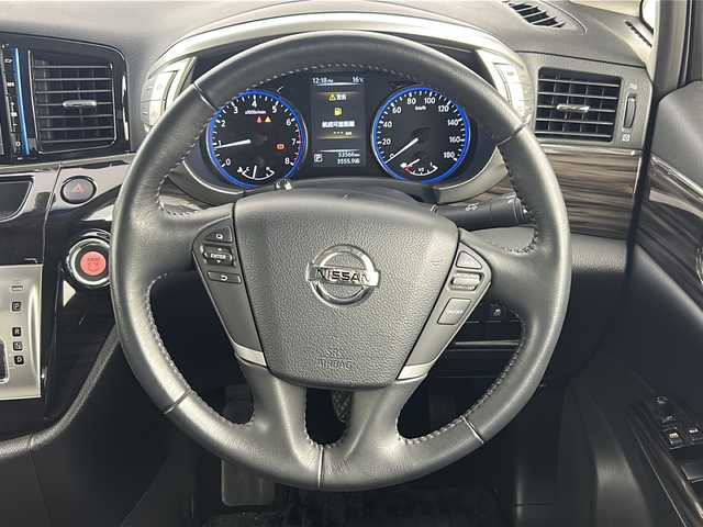 日産 エルグランド 250ハイウェイスターS 熊本県 2018(平30)年 5.4万km ブリリアントホワイトパール 純正ナビ/・フルセグTV/CD/DVD/SD/BT/・バックカメラ/フリップダウンモニター/クルーズコントロール/片側パワースライドドア/ビルトインETC/ハーフレザーシート/後席オットマン/オートライト/HIDヘッドライト/フォグランプ/スマートキー/スペアキー