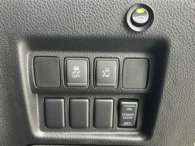 日産 エルグランド 250ハイウェイスターS 熊本県 2018(平30)年 5.4万km ブリリアントホワイトパール 純正ナビ/・フルセグTV/CD/DVD/SD/BT/・バックカメラ/フリップダウンモニター/クルーズコントロール/片側パワースライドドア/ビルトインETC/ハーフレザーシート/後席オットマン/オートライト/HIDヘッドライト/フォグランプ/スマートキー/スペアキー