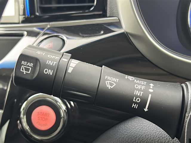 日産 エルグランド 250ハイウェイスターS 熊本県 2018(平30)年 5.4万km ブリリアントホワイトパール 純正ナビ/・フルセグTV/CD/DVD/SD/BT/・バックカメラ/フリップダウンモニター/クルーズコントロール/片側パワースライドドア/ビルトインETC/ハーフレザーシート/後席オットマン/オートライト/HIDヘッドライト/フォグランプ/スマートキー/スペアキー