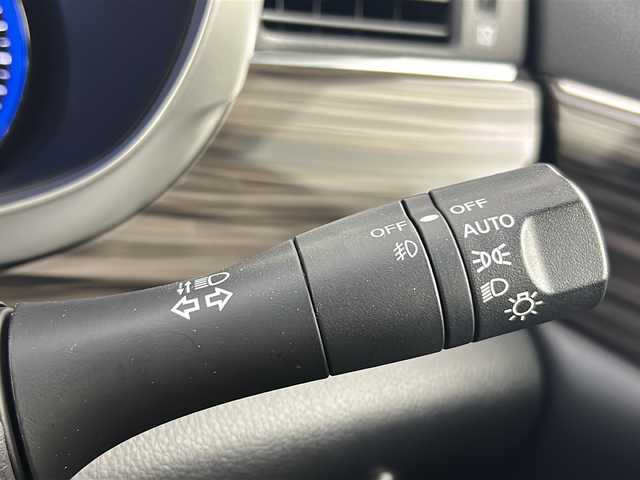 日産 エルグランド 250ハイウェイスターS 熊本県 2018(平30)年 5.4万km ブリリアントホワイトパール 純正ナビ/・フルセグTV/CD/DVD/SD/BT/・バックカメラ/フリップダウンモニター/クルーズコントロール/片側パワースライドドア/ビルトインETC/ハーフレザーシート/後席オットマン/オートライト/HIDヘッドライト/フォグランプ/スマートキー/スペアキー