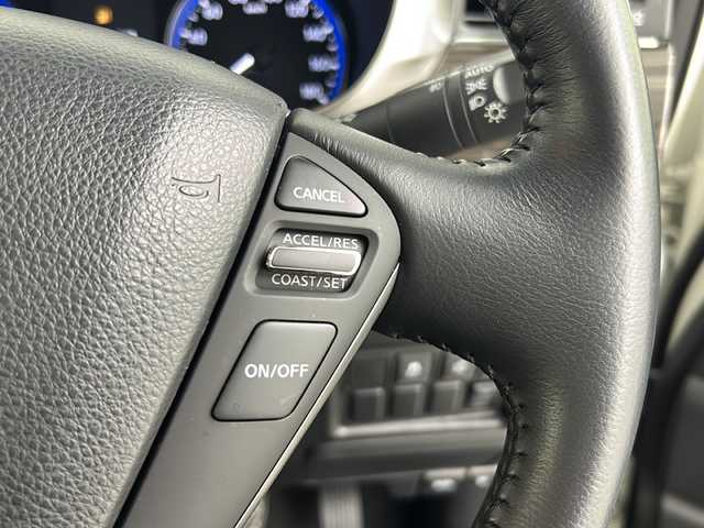 日産 エルグランド 250ハイウェイスターS 熊本県 2018(平30)年 5.4万km ブリリアントホワイトパール 純正ナビ/・フルセグTV/CD/DVD/SD/BT/・バックカメラ/フリップダウンモニター/クルーズコントロール/片側パワースライドドア/ビルトインETC/ハーフレザーシート/後席オットマン/オートライト/HIDヘッドライト/フォグランプ/スマートキー/スペアキー