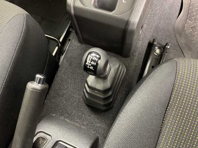 スズキ ジムニー シエラ JC 鹿児島県 2025(令7)年 0.4万km ジャングルグリーン ワンオーナー/社外ディスプレイオーディオ/バックカメラ/前後ドライブレコーダー/衝突軽減ブレーキ/車線逸脱警報/ヒルディセントコントロール/クルーズコントロール/ＥＴＣ/シートヒーター/スマートキー/純正フロアマット/保証書/取扱説明書