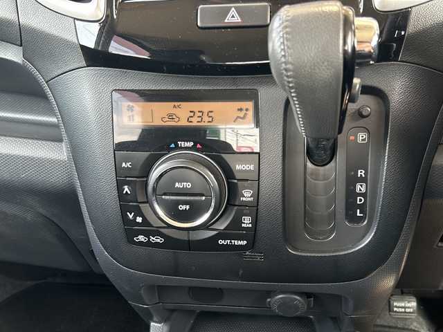 スズキ ソリオ バンディット 静岡県 2012(平24)年 9.7万km クラッシーレッドパール 社外ナビ  /（Bluetooth／CD／DVD／フルセグTV）  /両側電動スライドドア  /ビルトインETC  /LEDヘッドライト  /オートライト  /盗難防止装置 /社外アルミホイール  /社外フロアマット/パワーステアリング /パワーウィンドウ  /プッシュスタート  /スマートキー