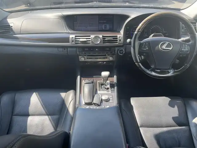 レクサス ＬＳ 600hL エグゼクティブP 道東・釧路十勝 2013(平25)年 15.6万km ブラック 4WD/サンルーフ/純正ナビ/フルセグTV/バックカメラ/ステアリングヒーター/シートヒーター/シートクーラー/パワーシート/パワーバックドア/ビルトインETC/電子パーキング/レーダークルーズコントロール/プッシュスタート/スマートキー/オートライト