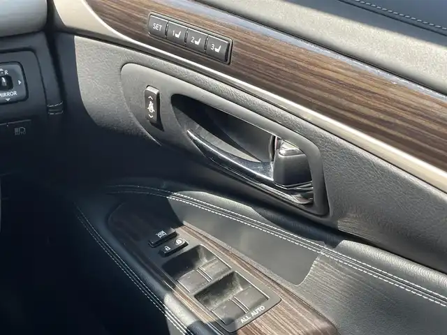 レクサス ＬＳ 600hL エグゼクティブP 道東・釧路十勝 2013(平25)年 15.6万km ブラック 4WD/サンルーフ/純正ナビ/フルセグTV/バックカメラ/ステアリングヒーター/シートヒーター/シートクーラー/パワーシート/パワーバックドア/ビルトインETC/電子パーキング/レーダークルーズコントロール/プッシュスタート/スマートキー/オートライト
