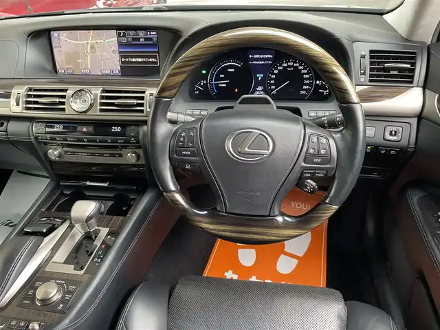 レクサス ＬＳ 600hL エグゼクティブP 和歌山県 2013(平25)年 15.6万km ブラック マークレビンソン/モデリスタエアロ/モデリスタマフラー/サンルーフ/純正メーカーナビ・フルセグTV・CD・DVD/　Bluetooth/バックカメラ/後席フリップダウンモニター/ナイトビュー/ステアリングヒーター/全席シートヒーター/全席シートクーラー/全席パワーシート/電動リア・リアサイドサンシェード/左リア電動オットマン付シート/リアマッサージ機能付シート/パワートランク/ビルトインETC/電子パーキング/レーダークルーズコントロール/LKA/BSM/プッシュスタート/スマートキー/オートライト